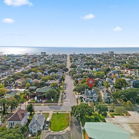 Historic Galveston Family Beach Home With 3 King Beds Экстерьер фото